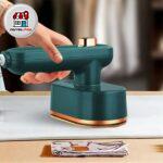 اتو لباس بخار داره ایستاده