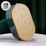 اتو لباس بخار داره ایستاده