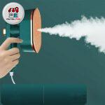 اتو لباس بخار داره ایستاده